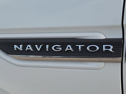 Used 2023 Lincoln Navigator Reserve AWD/4WD image 11