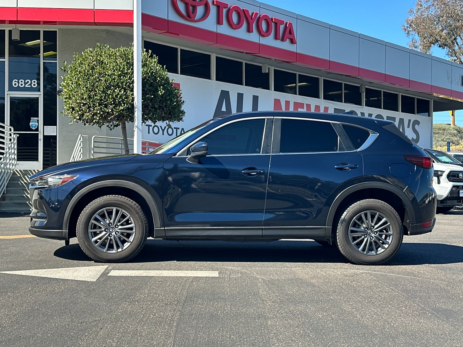 Used 2019 MAZDA CX-5 Touring FWD image 2