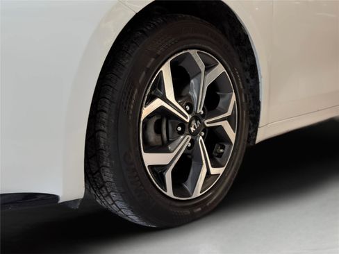 Used 2021 Kia Forte LXS image 12