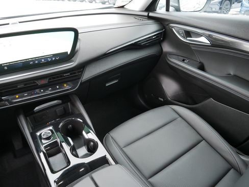 Used 2025 Buick Envision Preferred image 11