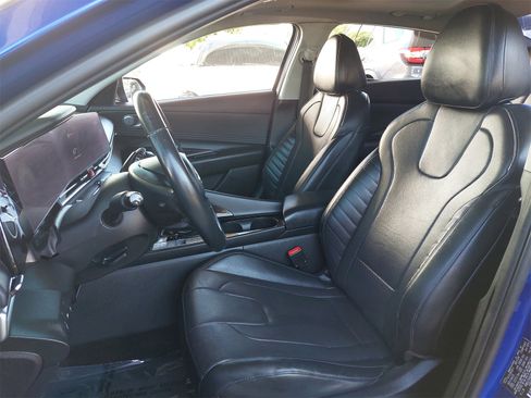 Used 2022 Hyundai Elantra Limited w/ Preferred Accessory Package image 14