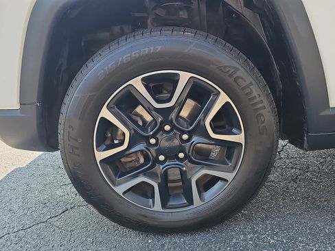 Used 2019 Jeep Compass Trailhawk image 9