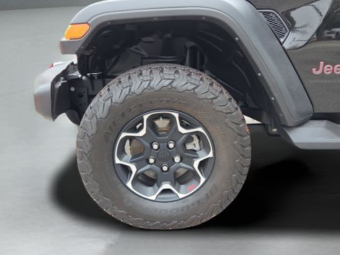 Used 2023 Jeep Wrangler Unlimited Rubicon w/ Cold Weather Group image 10