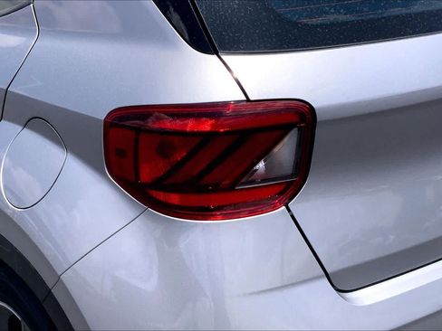 Used 2025 Hyundai Venue SEL FWD image 29