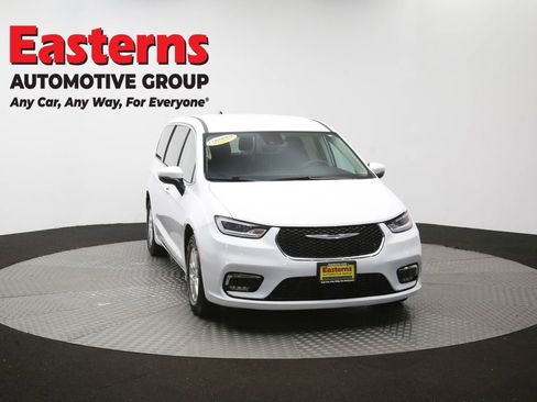 Used 2023 Chrysler Pacifica Touring-L FWD image 51
