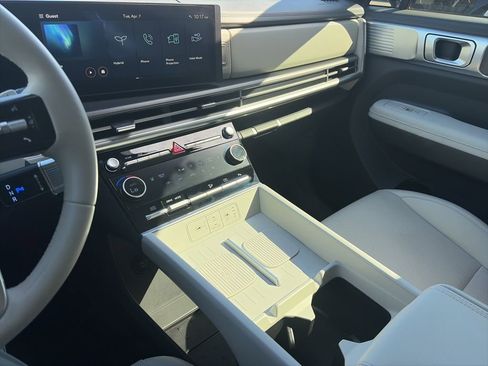 Used 2025 Hyundai Santa Fe SEL image 16