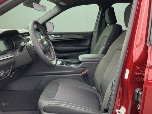 New 2025 Jeep Grand Cherokee L Laredo image 19