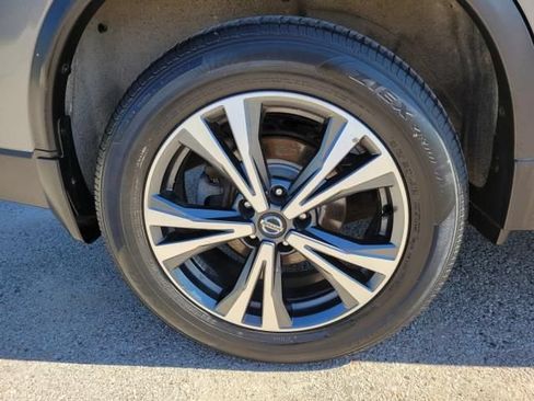 Used 2019 Nissan Rogue SV AWD/4WD image 5