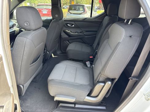 Used 2023 Chevrolet Traverse LT FWD image 10