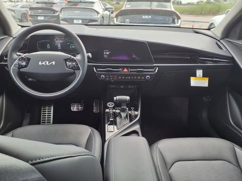New 2025 Kia Niro SX Touring image 3