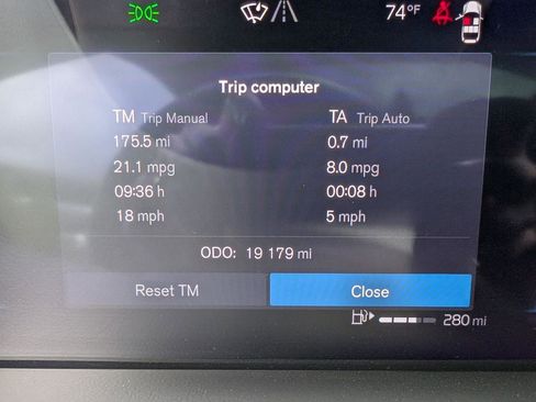 Used 2025 Volvo XC60 B5 Core AWD/4WD image 18