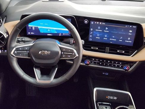 Used 2025 Chevrolet Equinox ACTIV w/ Convenience Package III FWD image 26