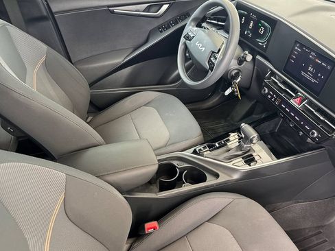 Used 2024 Kia Niro LX FWD image 16