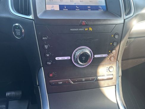 Used 2020 Ford Edge Titanium AWD/4WD image 12