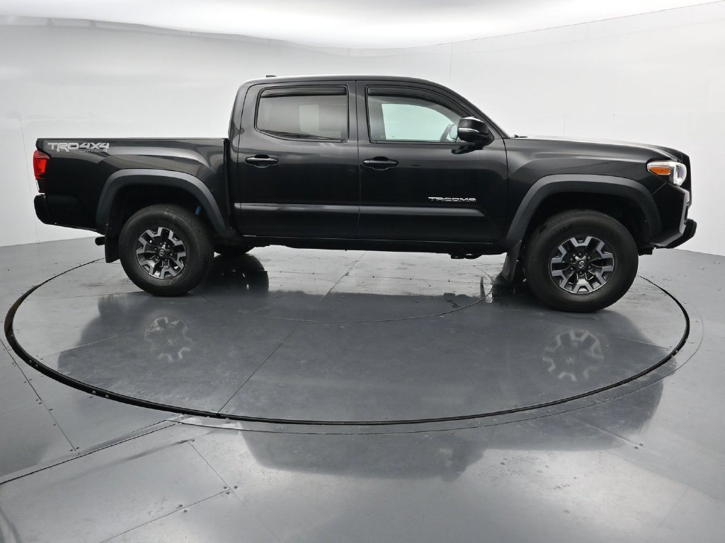 Used 2018 Toyota Tacoma TRD Off-Road w/ Technology Package AWD/4WD image 9