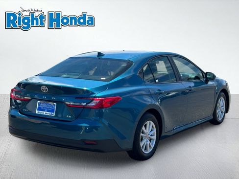 Used 2025 Toyota Camry LE FWD image 5