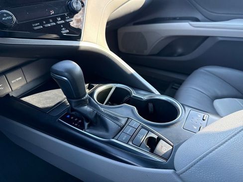 Used 2018 Toyota Camry L image 32