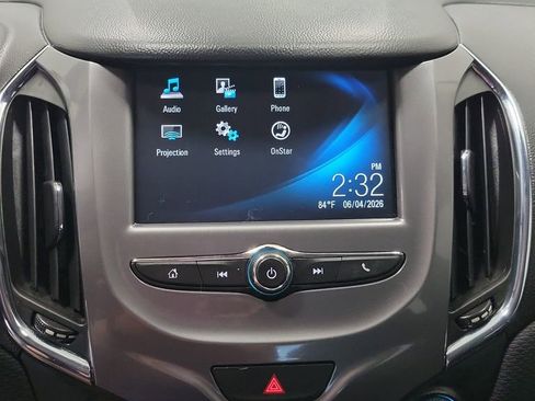 Used 2017 Chevrolet Cruze LT FWD image 4