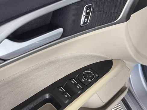 Used 2020 Ford Fusion SE FWD image 25
