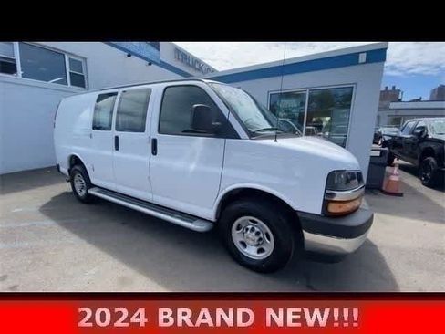 Used 2024 Chevrolet Express 2500 w/ Driver Convenience Package RWD image 3