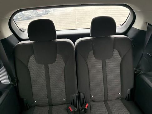 Used 2025 Kia Sorento LX image 31