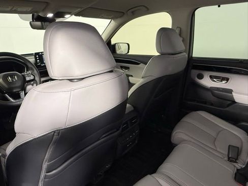 Used 2025 Honda Pilot EX-L image 32