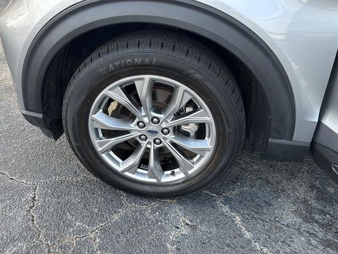 Used 2022 Ford Explorer Limited image 8