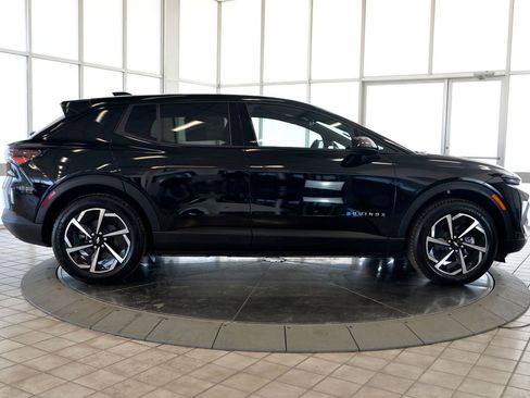 Used 2025 Chevrolet Equinox EV LT image 9