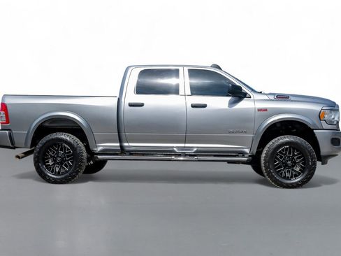 Used 2022 RAM 2500 Tradesman w/ Chrome Appearance Group image 6