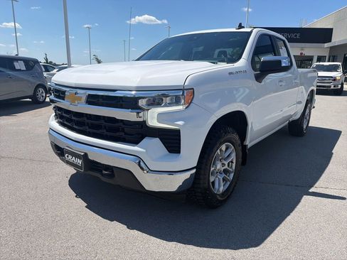 Used 2023 Chevrolet Silverado 1500 LT AWD/4WD image 3