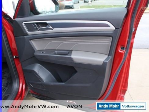 Used 2022 Volkswagen Atlas Cross Sport SEL R-Line AWD/4WD image 23