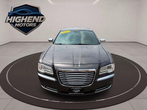 Used 2014 Chrysler 300 C RWD image 3