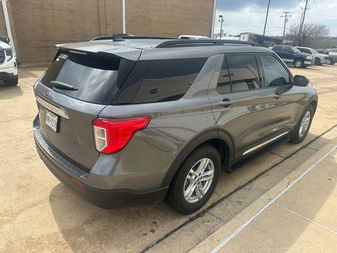 Used 2024 Ford Explorer XLT image 8