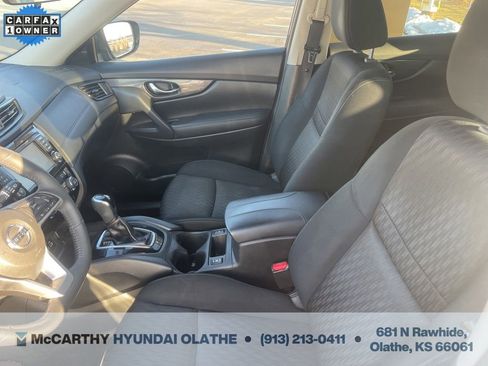 Used 2018 Nissan Rogue SV image 16