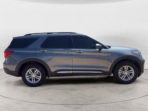 Used 2023 Ford Explorer XLT w/ Class IV Trailer Tow Package AWD/4WD image 5