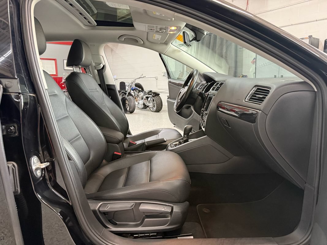Used 2017 Volkswagen Jetta SEL FWD image 16