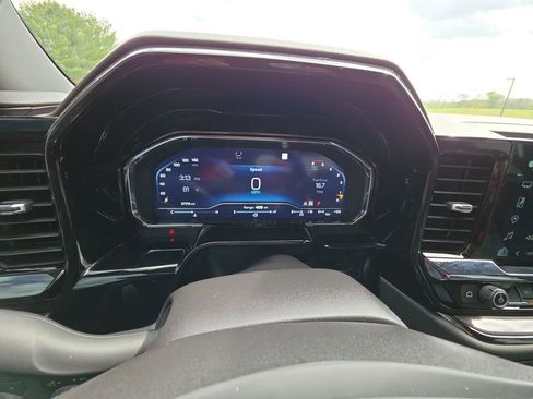 Used 2024 Chevrolet Silverado 1500 ZR2 w/ Technology Package AWD/4WD image 15