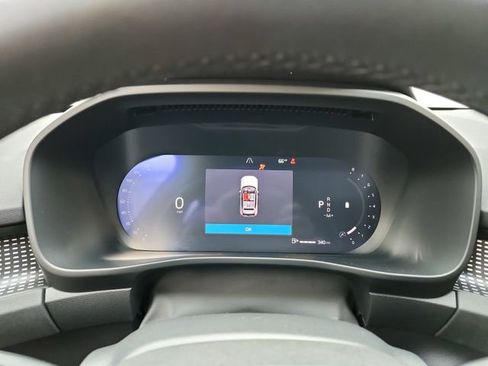Certified 2025 Volvo XC40 B5 Plus AWD/4WD image 24