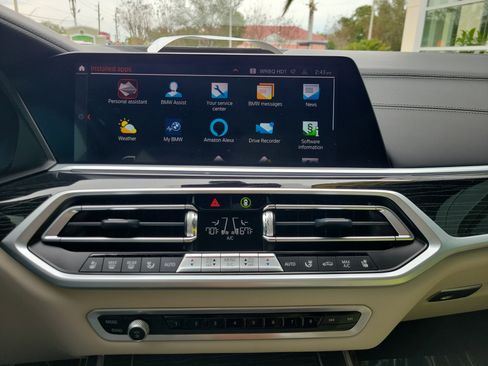 Used 2022 BMW X7 M50i image 24