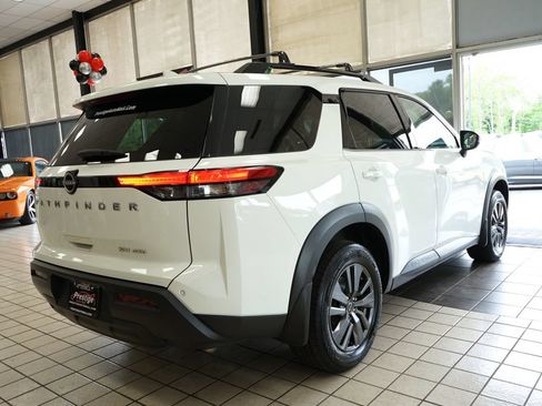 Used 2022 Nissan Pathfinder SV AWD/4WD image 16