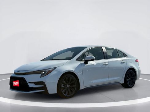 Used 2023 Toyota Corolla SE w/ SE Package FWD image 2