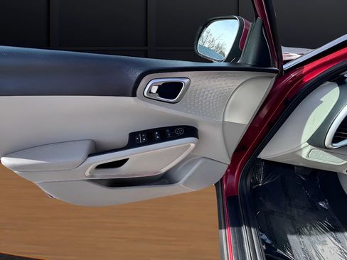 Used 2023 Kia Soul LX w/ LX Technology Package image 20