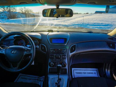 Used 2011 Hyundai Genesis 2.0T image 11