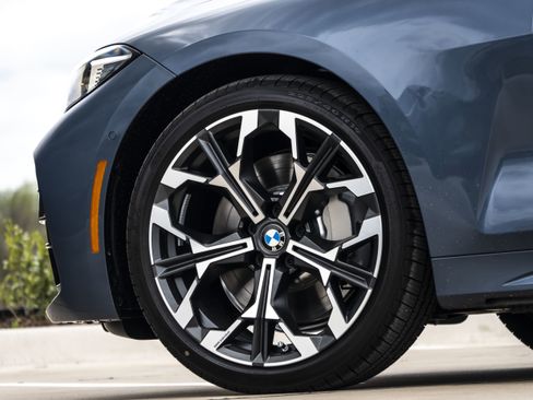 Used 2025 BMW 430i Coupe w/ M Sport Package image 31