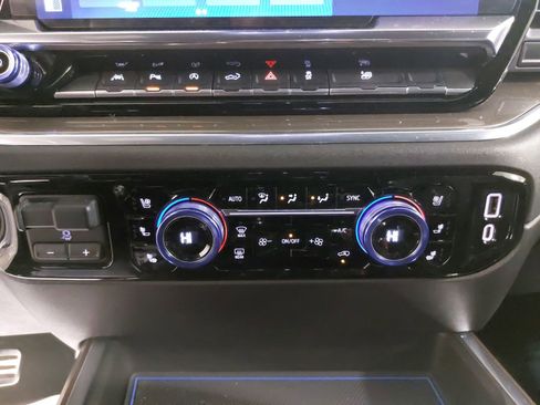 Used 2022 Chevrolet Silverado 1500 High Country w/ High Country Premium Package image 23