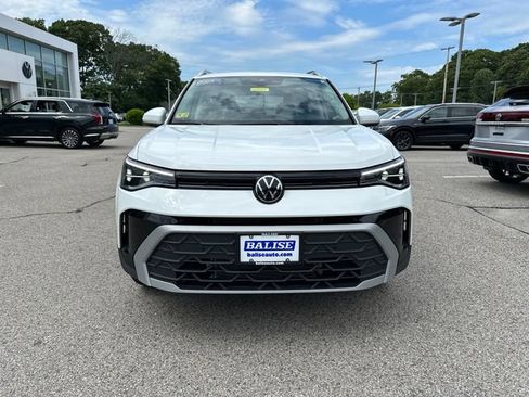 Certified 2025 Volkswagen Taos SE w/ Panoramic Sunroof Package AWD/4WD image 2