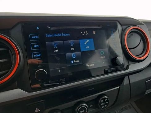 Used 2018 Toyota Tacoma TRD Sport image 21