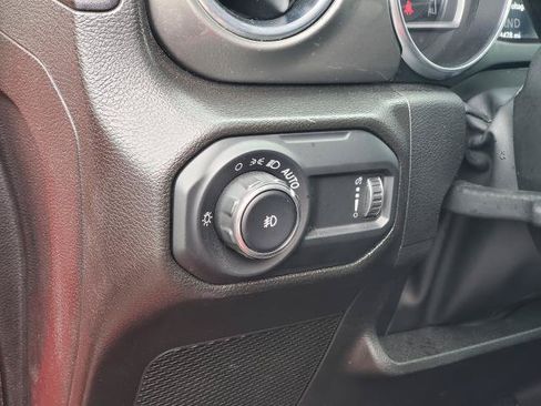 Used 2023 Jeep Wrangler Unlimited Sahara AWD/4WD image 8