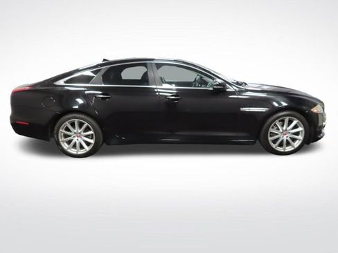 Used 2015 Jaguar XJ image 6