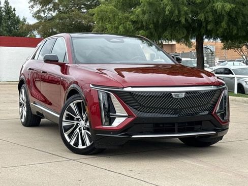 Used 2024 Cadillac Lyriq Luxury w/ LPO, Floor Liner Package AWD/4WD image 2